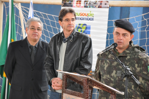 Tenente-Coronel Ungaretti, prefeito Dirceu Lanzarini e vereador Coconho na abertura do Aciso na Vila Cristina.