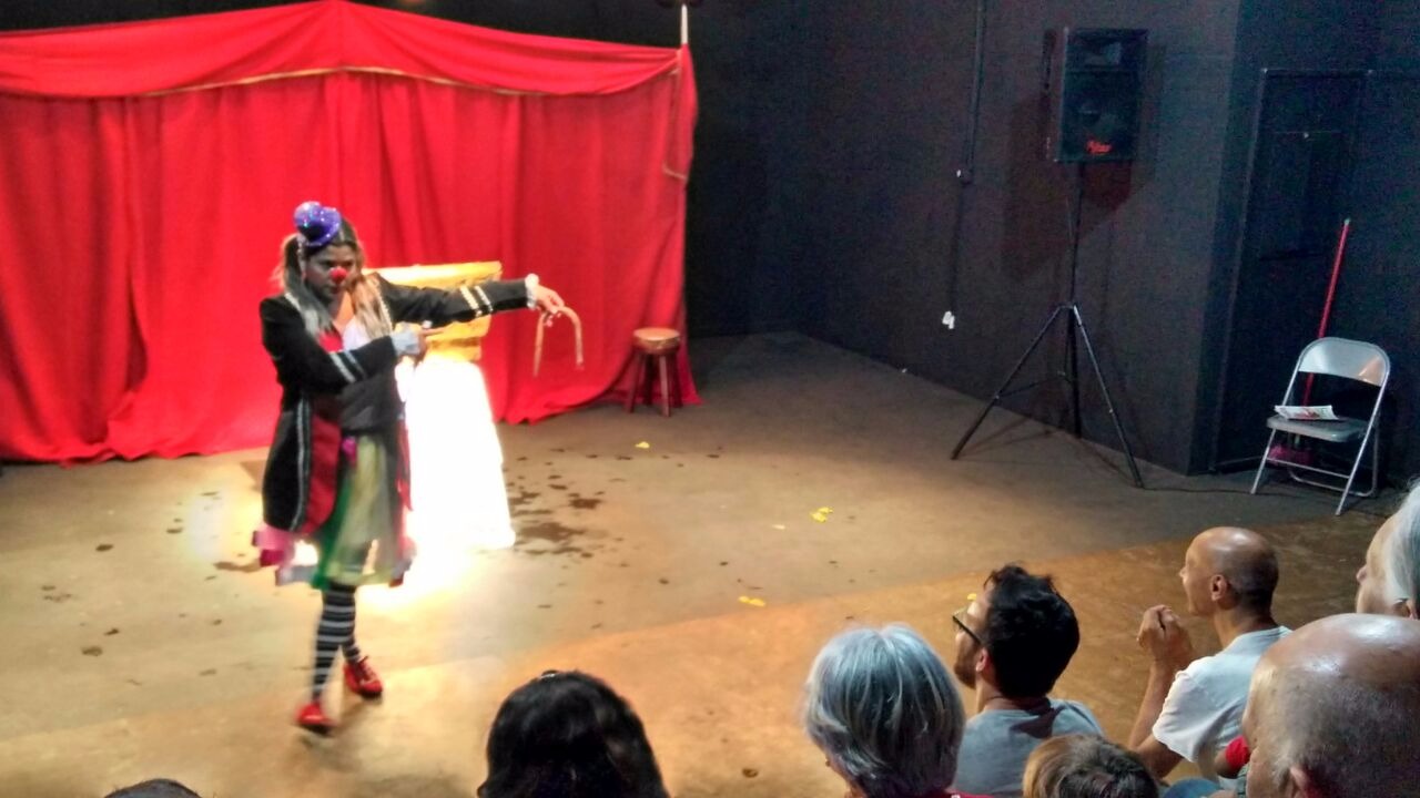 Atriz amambaiense participa do 1º Encontro de Palhaças em Campo Grande A palhaça Cerejinha provocou muitos risos durante sua apresentação / Foto: Divulgação