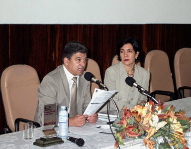 Desembargador do TRF4 é aposentado compulsoriamente Desembargador Edgard Lippmann e juíza Elizabeth Leão