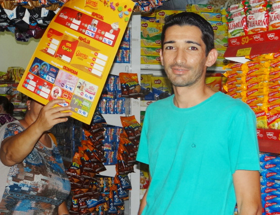 Páscoa: Comércio de Amambai aposta no final de semana para melhorar as vendas Gerente de vendas do Supermercado Sol, Rogério Pach. / Foto: Moreira Produções