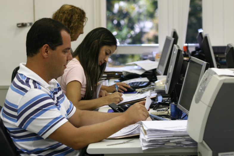 Órgãos públicos de Amambai param nesta segunda e terça-feira, 27 e 28 de outubro Servidores comemoram seu dia na terça-feira (28) / Foto: Dilvugação