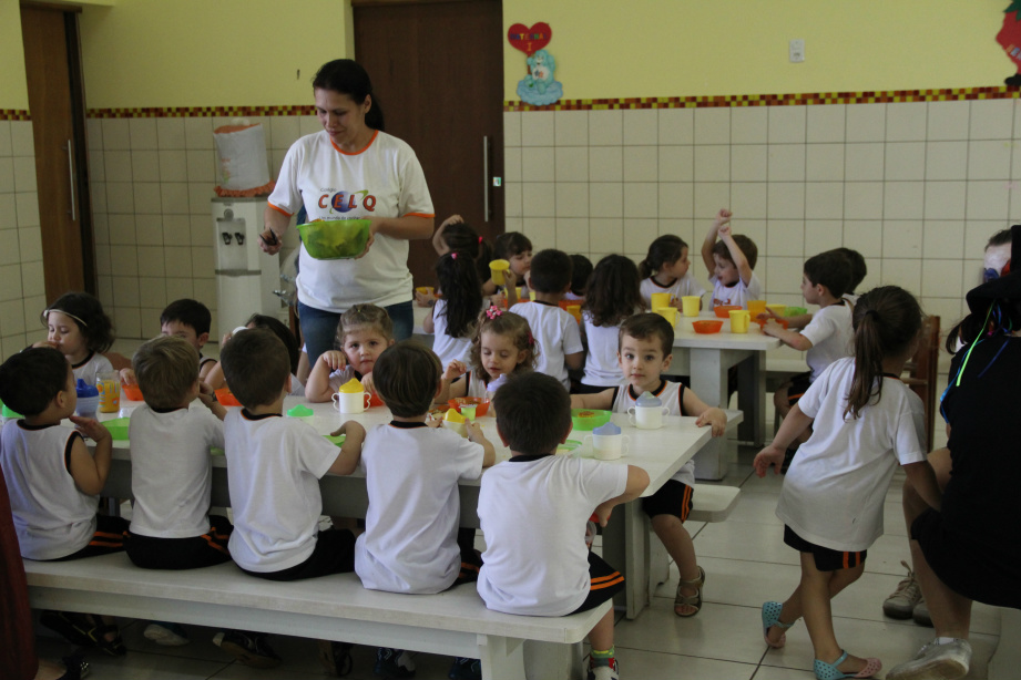 Hora do lanche também é hora de aprendizado / Foto: Assessoria