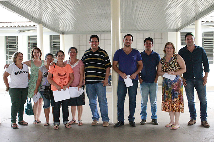 Secretaria de Industria e Comércio faz reunião com comerciantes Comerciantes reuniram-se com o secretário municipal Odil Puques e o administrados do cemitério municipal, Marcos Echeverria / Foto: Assessoria