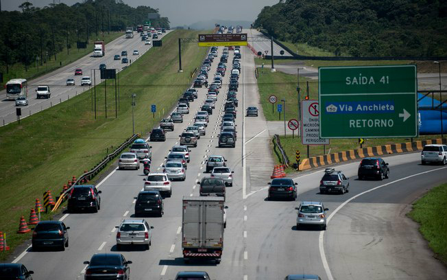 Principais rodovias paulistas têm tráfego intenso neste sábado (5)