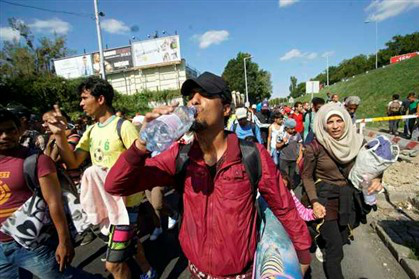 Áustria e Alemanha vão receber refugiados que estão na Hungria