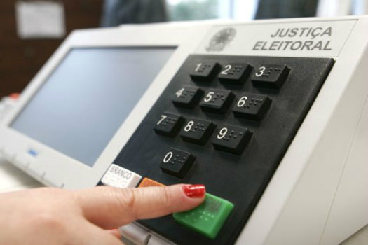 Em MS, 1,8 milhão de eleitores vão às urnas escolher prefeitos e vereadores Em MS, 1,8 milhão de eleitores vão às urnas escolher prefeitos e vereadores