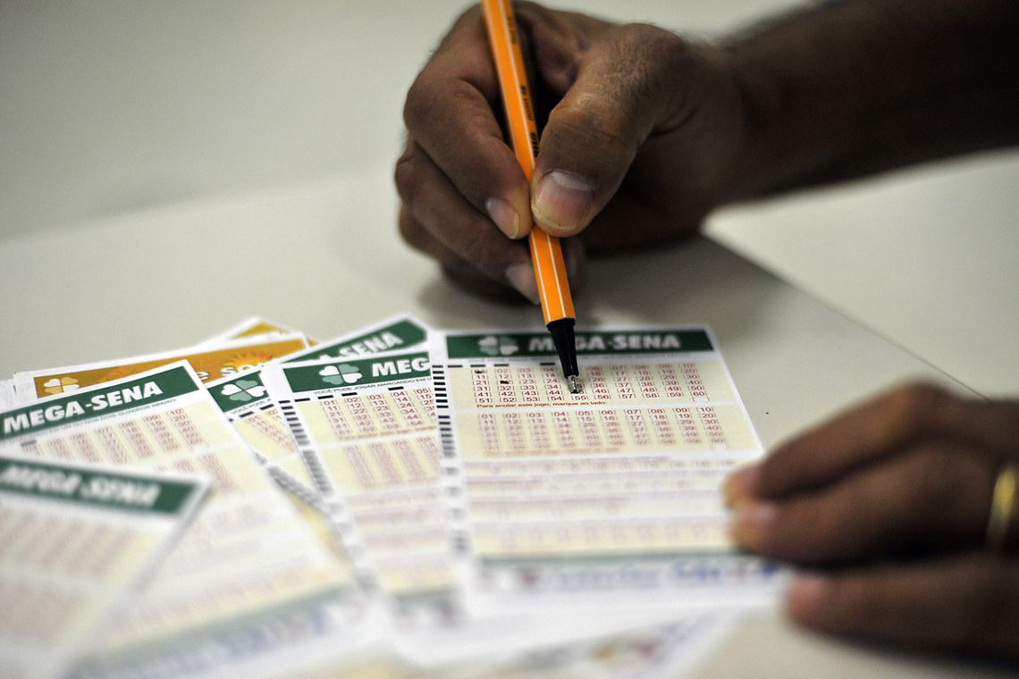 Mega-Sena sorteia prêmio de R$ 33 milhões neste sábado (25) Mega-Sena sorteia prêmio de R$ 33 milhões neste sábado (25)