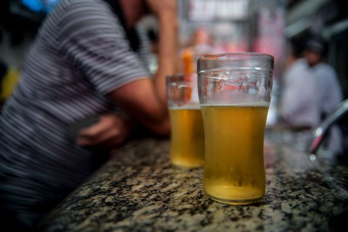 Estudo mostra ligação entre álcool e suicídio na faixa de 25 a 44 anos Estudo mostra ligação entre álcool e suicídio na faixa de 25 a 44 anos