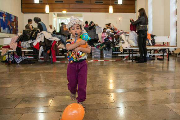 Alemanha espera receber 10 mil refugiados neste domingo (6) Refugiados que atravessaram a Hungria e a Áustria se alojam em centro na Alemanha - EPA/Wolfram Kastl/Agência Brasil/Direitos Reservados