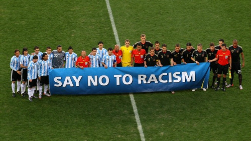 Alerj debate ações contra racismo no futebol brasileiro e na Copa