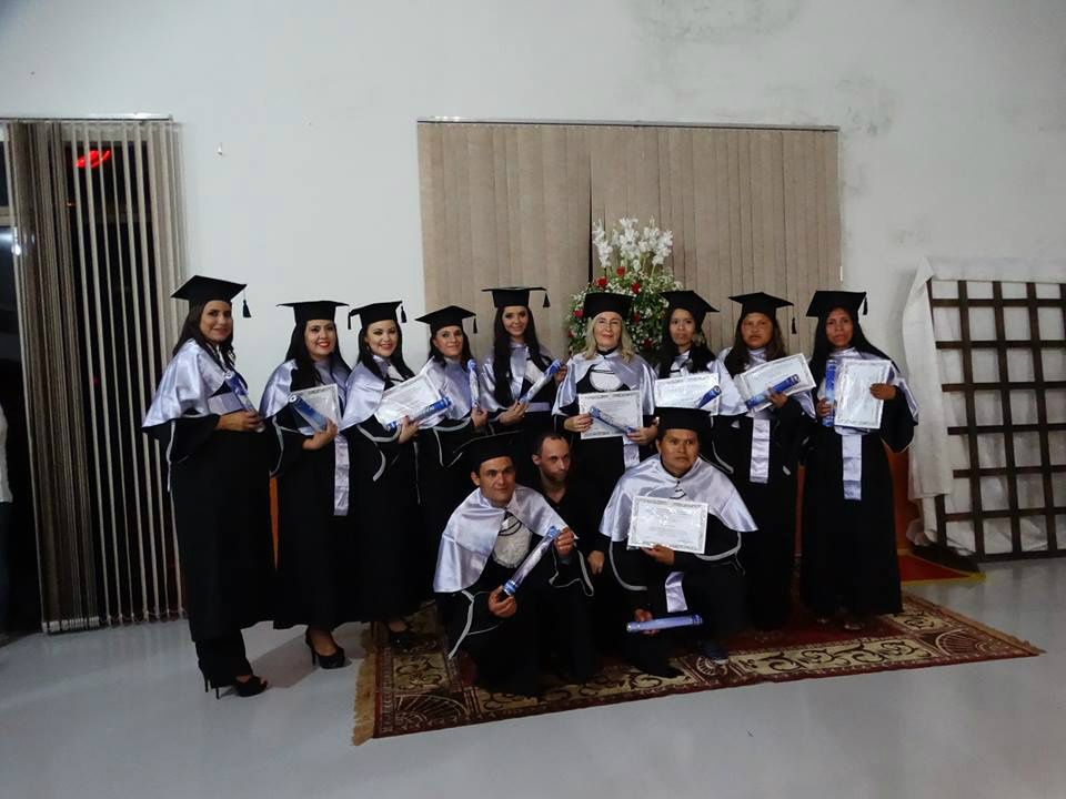 Formandos da Uems de Amambai comemoram a conquista do diploma / Foto: Reprodução