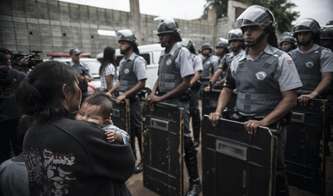 Ações truculentas da PM nas mobilizações e nas favelas apontam para os resquícios de hábitos que resguardam elo com antigos órgãos e regulamentos forjados pela ditadura civil militar brasileira Foto: Marcelo Camargo / ABr