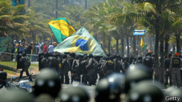 Dez assuntos que puseram o Brasil nas manchetes internacionais em 2013 Apenas um consórcio apresentou lance no leilão do Campo de Libra, o primeiro do pré-sal