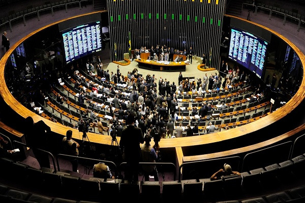 Eleitores votarão em dois candidatos ao Senado este ano