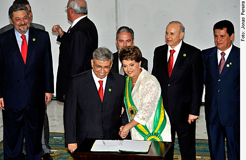 Cinco senadores assumem ministérios Senador Garibaldi Alves Filho toma posse como ministro da Previdência.