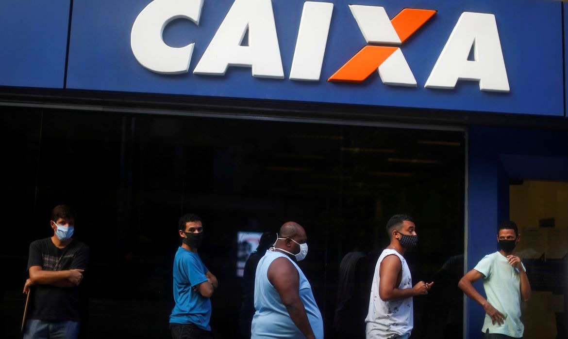 Caixa abre 770 agências hoje (22) das 8h até 12h © Reuters/PILAR OLIVARES