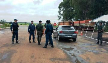 Foram recuperados um caminhão roubado e um carro furtado e apreendido 330 quilos de maconha / Foto: Divulgação
