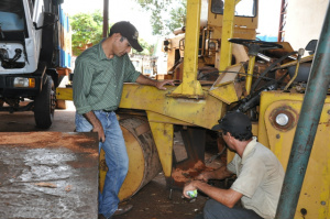 Prefeitura de Amambai inicia operação tapa-buracos Rolo compressor do município deve ser recuperado em poucos dias para ajudar nos trabalhos