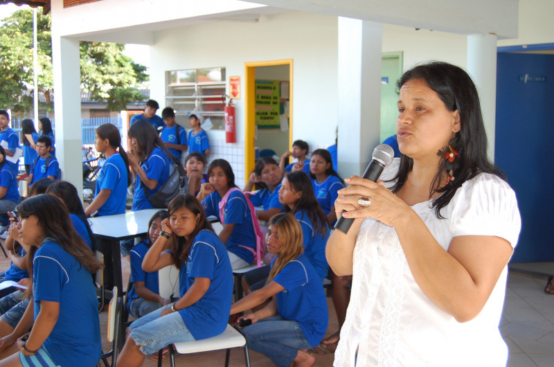 Nidia Eliane Pereira dos Santos Peixer, diretora da escola.