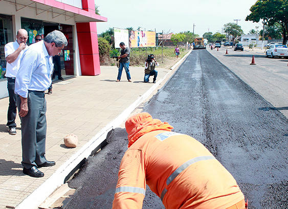 Investimento do Governo do Estado em asfalto urbano socorre municípios