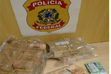 Nas operações de busca realizadas em Brasília, SP e Ceará, foi apreendido R$ 1 milhão em dinheiro vivo e carros de luxo / Foto: PF/Divulgação