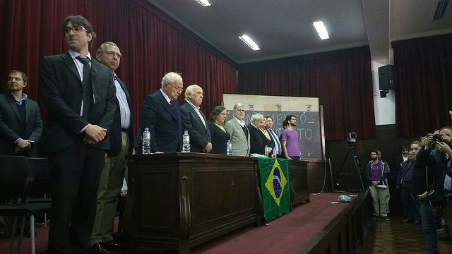 Grupo de intelectuais lança manifesto em defesa do desenvolvimento Intelectuais e artistas se reúnem na Faculdade Largo São Francisco para lançamento de manifesto / Foto: Paula Masulk