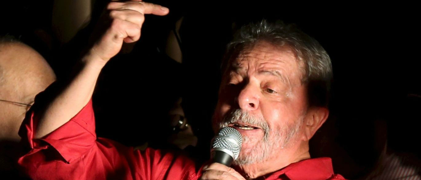 Revista diz que Lula vai pedir asilo à Itália para evitar ser preso