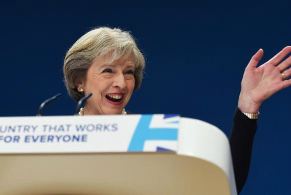Reino Unido inicia saída da UE em março de 2017 Primeira-ministra britânica, Theresa May, em discurso durante a conferência anual do Partido Conservador, em Birmingham, Reino UnidoFacundo Arrizabalaga/Agência Lusa/direitos reservados