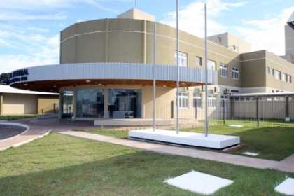 1ªGestão: Novos hospitais e aumento do repasse financeiro a municípios estruturaram área da saúde Hospital Regional de Coxim contou com investimentos de R$12,6 milhões.