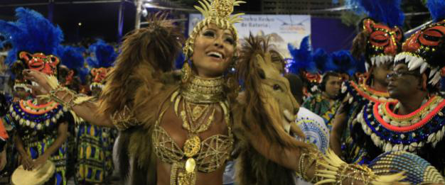 Tradições africanas encerram noite na Sapucaí