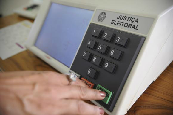 Justiça Eleitoral já substituiu 56 urnas em todo o país Justiça Eleitoral já substituiu 56 urnas em todo o país