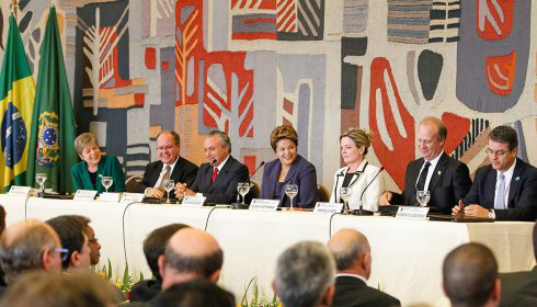 Dilma sobre atos: "Ninguém pediu a volta ao passado" Dilma sobre atos: "Ninguém pediu a volta ao passado"