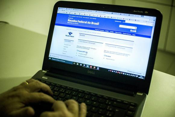 Contribuintes que não enviaram declaração terão que pagar multa Contribuintes que não enviaram declaração terão que pagar multa