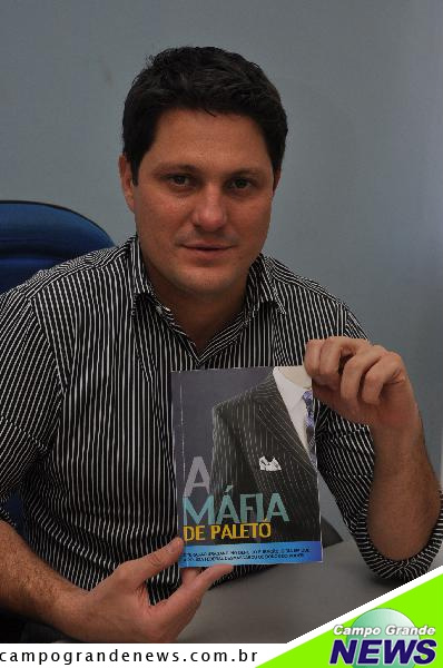 Passaia e livro que será lançado hoje. 