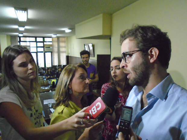 Liberdade de Imprensa: Brasil cai no ranking e fica em 103º lugar Emanuel Colombié concede entrevista após o encontro com a imprensa. Foto: Divulgação