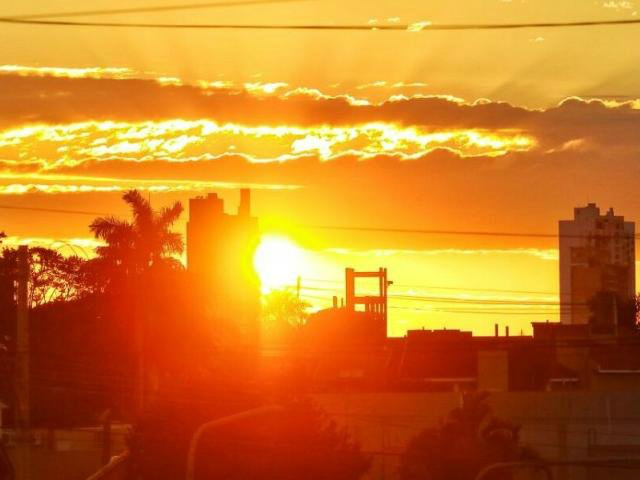 Terça-feira será de tempo seco e quente, com máxima de 36ºC em MS