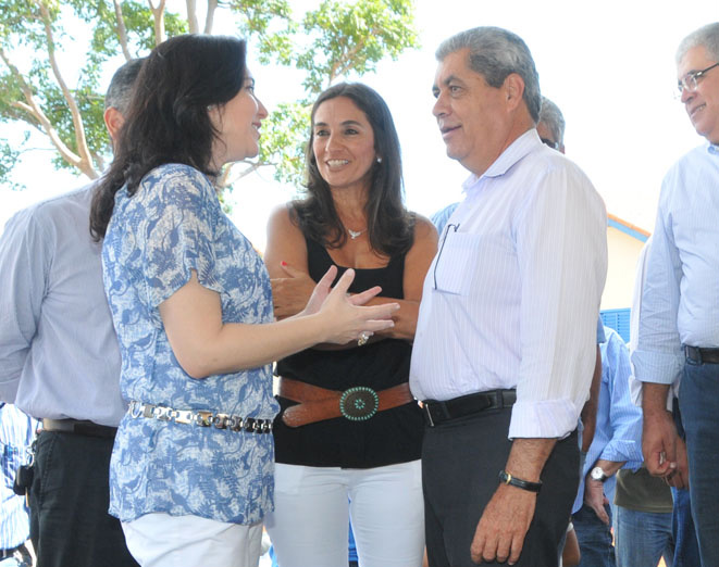 Simone assume como governadora dia 10 Simone Tebet comandará o Estado, no lugar de André Puccinelli, até o dia 23 de janeiro.