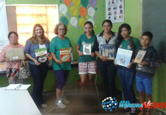Prefeitura adquiriu 380 conjuntos mobiliários (mesas e cadeiras) e carteiras especiais para alunos cadeirantes para melhorar o atendimento dos alunos do ensino fundamental / Foto: Assessoria