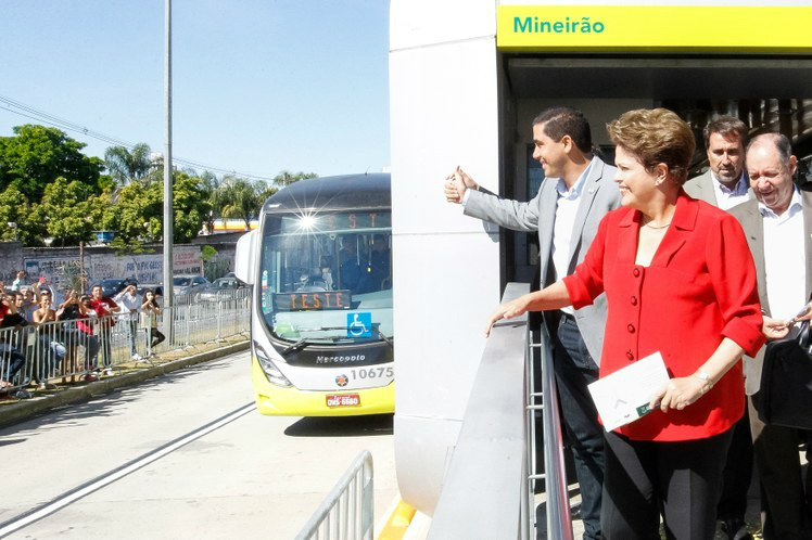 Presidenta em visita a estação do BRT Move, em Belo Horizonte (MG) - Divulgação/Portal Planalto