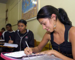 Fies formaliza mais de 327 mil contratos no primeiro semestre de 2013