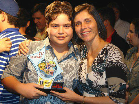 Em uma das primeoras edições do Festibai, a professora Maria Helena Rozin Barbosa e o músico Paulo Vitor, da dupla Bruno e Paulo Vitor.