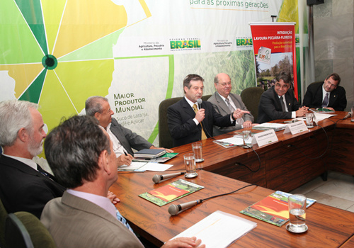 Ministro reforça importância da tecnologia aplicada no campo