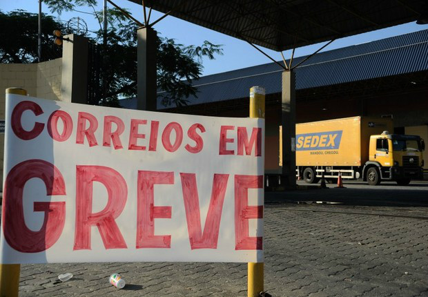 Trabalhadores dos Correios avaliam nesta terça nova proposta da empresa Foto: Divulgação