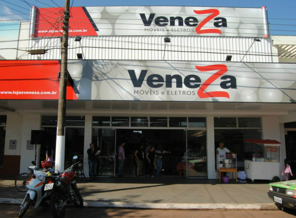 Lojas Veneza: empresa comemora 30 anos em Amambai Três décadas de empreendedorismo em Amambai. / Foto: Moreira Produções
