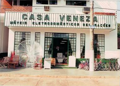 Lojas Veneza: empresa comemora 30 anos em Amambai Casa Veneza foi o primeiro nome do empreendimento / Foto: Arquivo Pessoal.