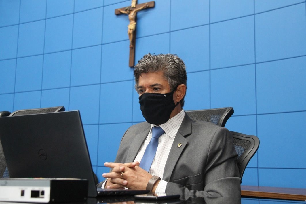 Agosto Lilás: Campanha divulga Lei Maria da Penha para combater a violência Professor Rinaldo é o autor da lei que criou a campanha Agosto Lilás.