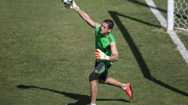 Javier Hernández surpreso pela recepção calorosa dos torcedores