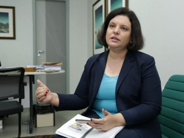 Juíza explica que autorização precisa ser solicitada na Vara da Infância. (Foto: Kisie Ainoã)