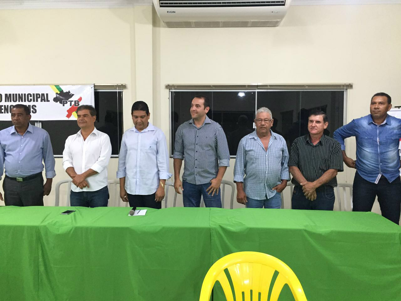 PTB realiza ato de filiação e retorna forte ao cenário em MS Na noite de ontem (28) os vereadores petebistas de Terenos, Leandro Caramalac, Luiz Carlos Paulo da Silva, Clayton Welter e José Agostim Acosta, realizaram um grade ato de filiação e oficializaram a Executiva Municipal. / Foto: Assessoria