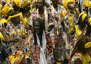 Bloco afro leva às ruas histórias dos negros que construíram São Luís Bloco afro leva às ruas histórias dos negros que construíram São Luís
